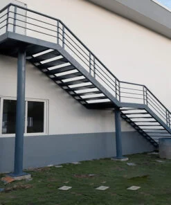 Báo giá thi công cầu thang sắt thoát hiểm
