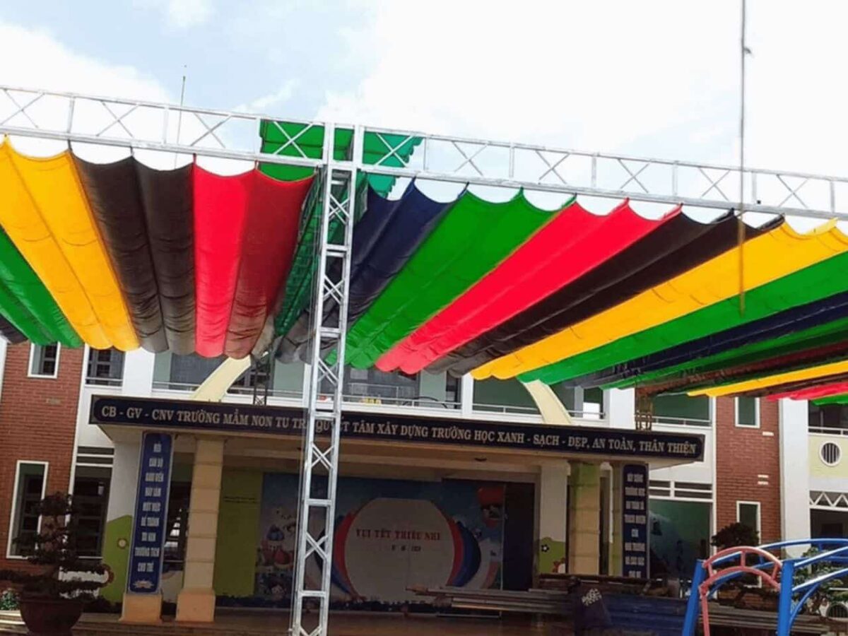 mái bạt nhiều màu sắc