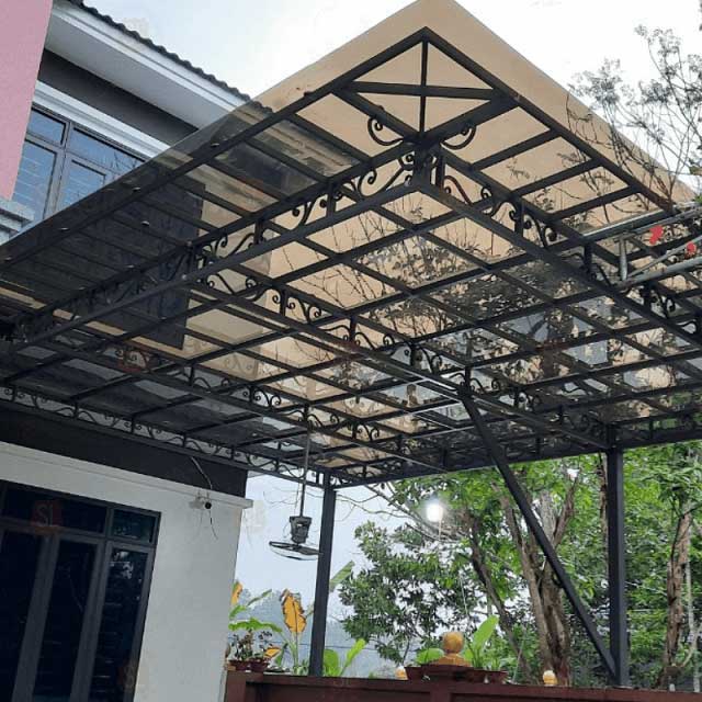 mái che poly lấy sáng với khung sắt mỹ thuật tại gia lai